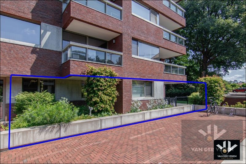 LUXUEUS GVL 3 SLPK-APP MET TUIN EN TWEE STAANPLAATSEN foto 3