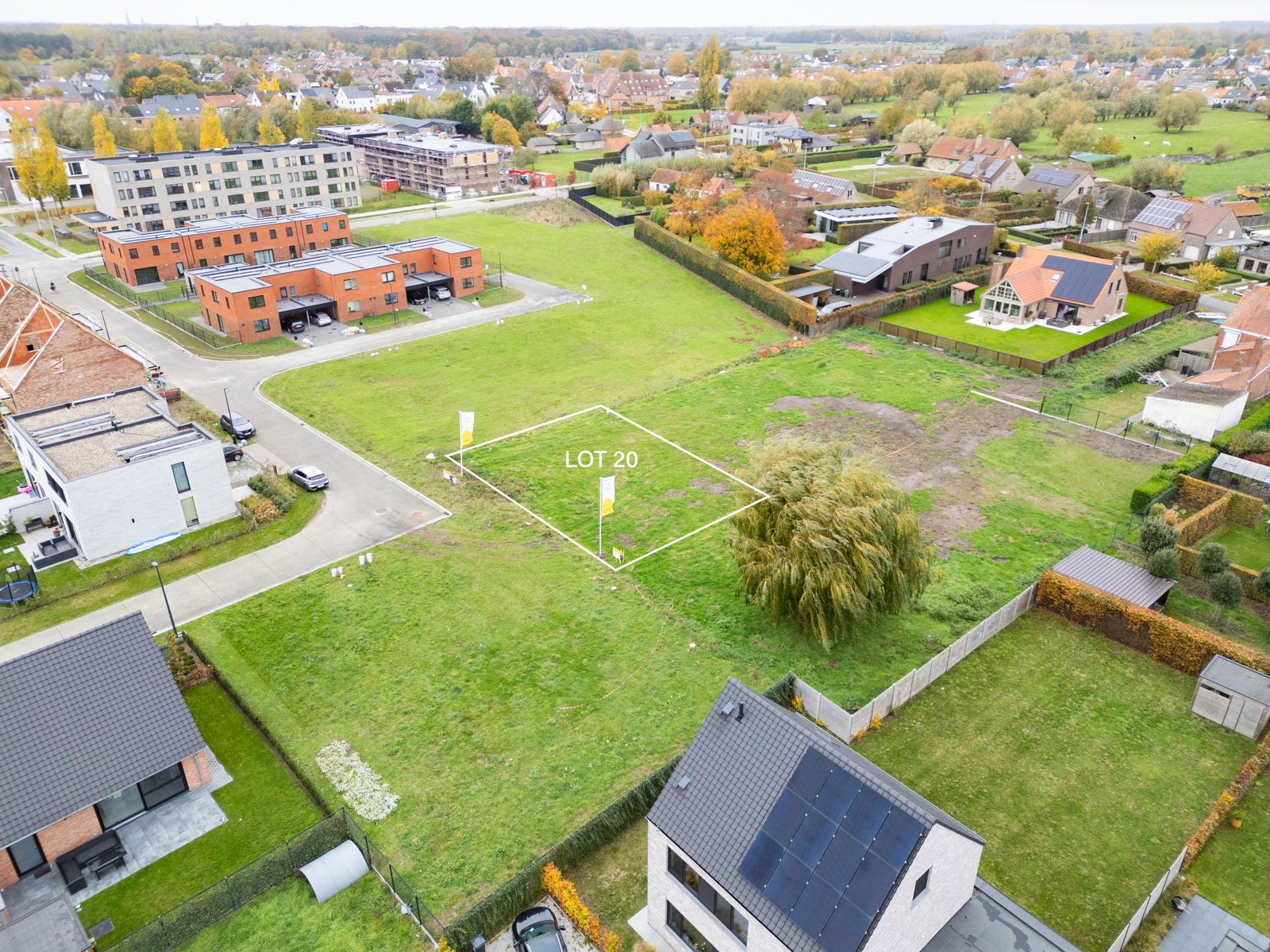 Villaperceel foto {{pictureIndex}}