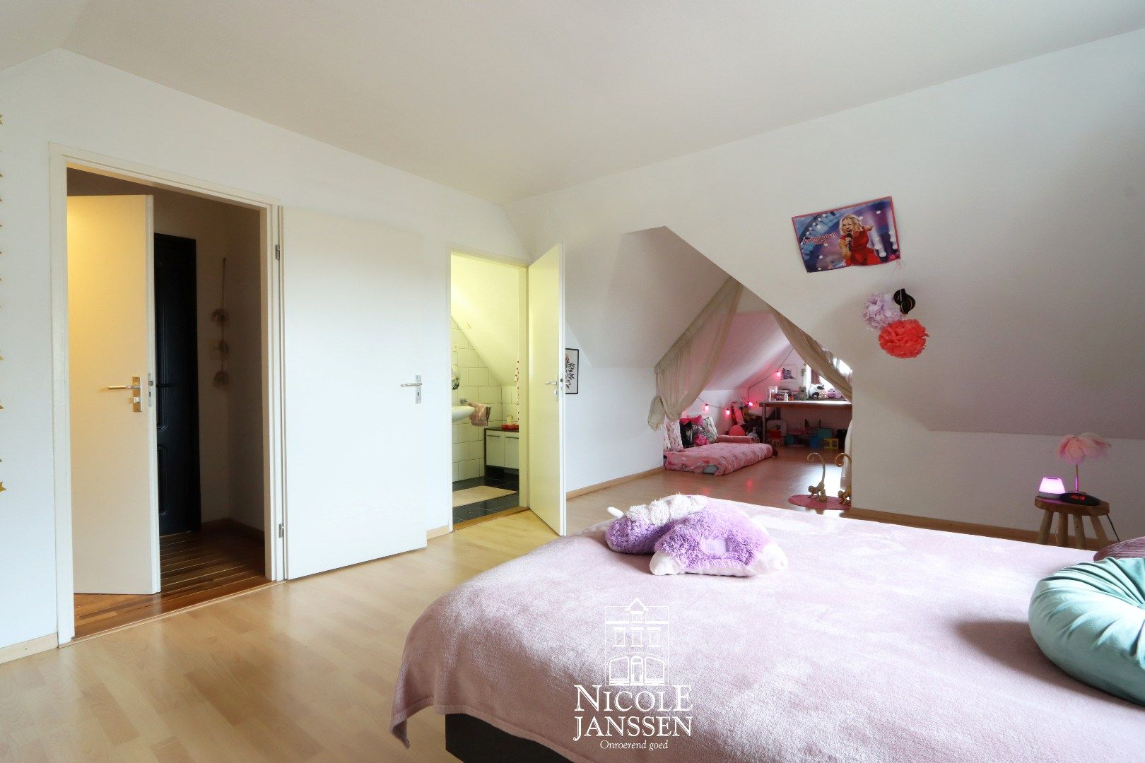 Ruime vrijstaande woning met vier slaapkamers  foto 24