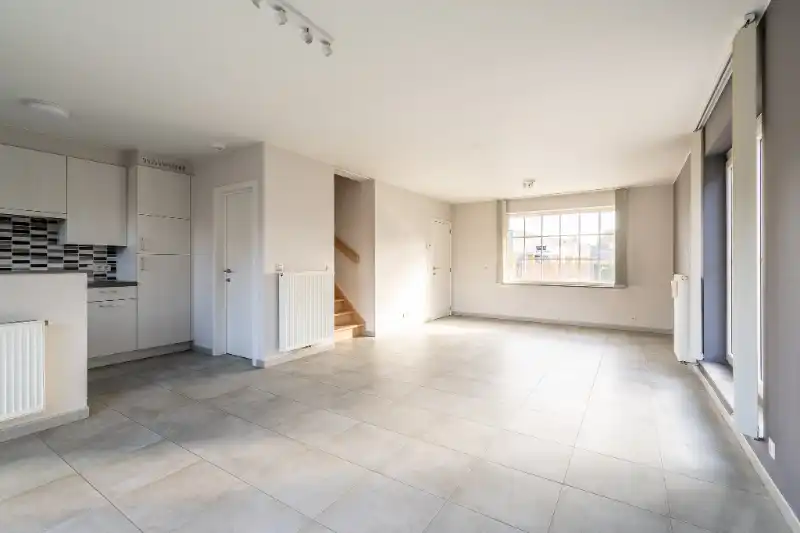 Halfopen woning met 4 slaapkamers en tuin nabij station Ingelmunster foto 5