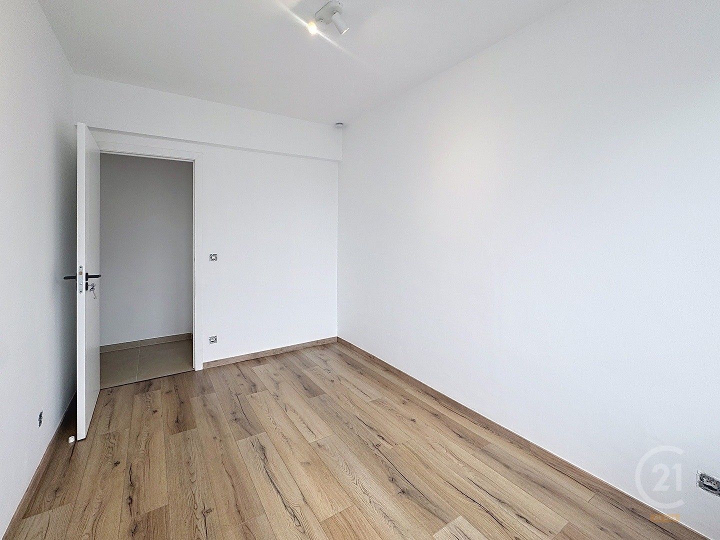 Instapklaar gerenoveerd appartement op toplocatie in Westende-Bad foto 9