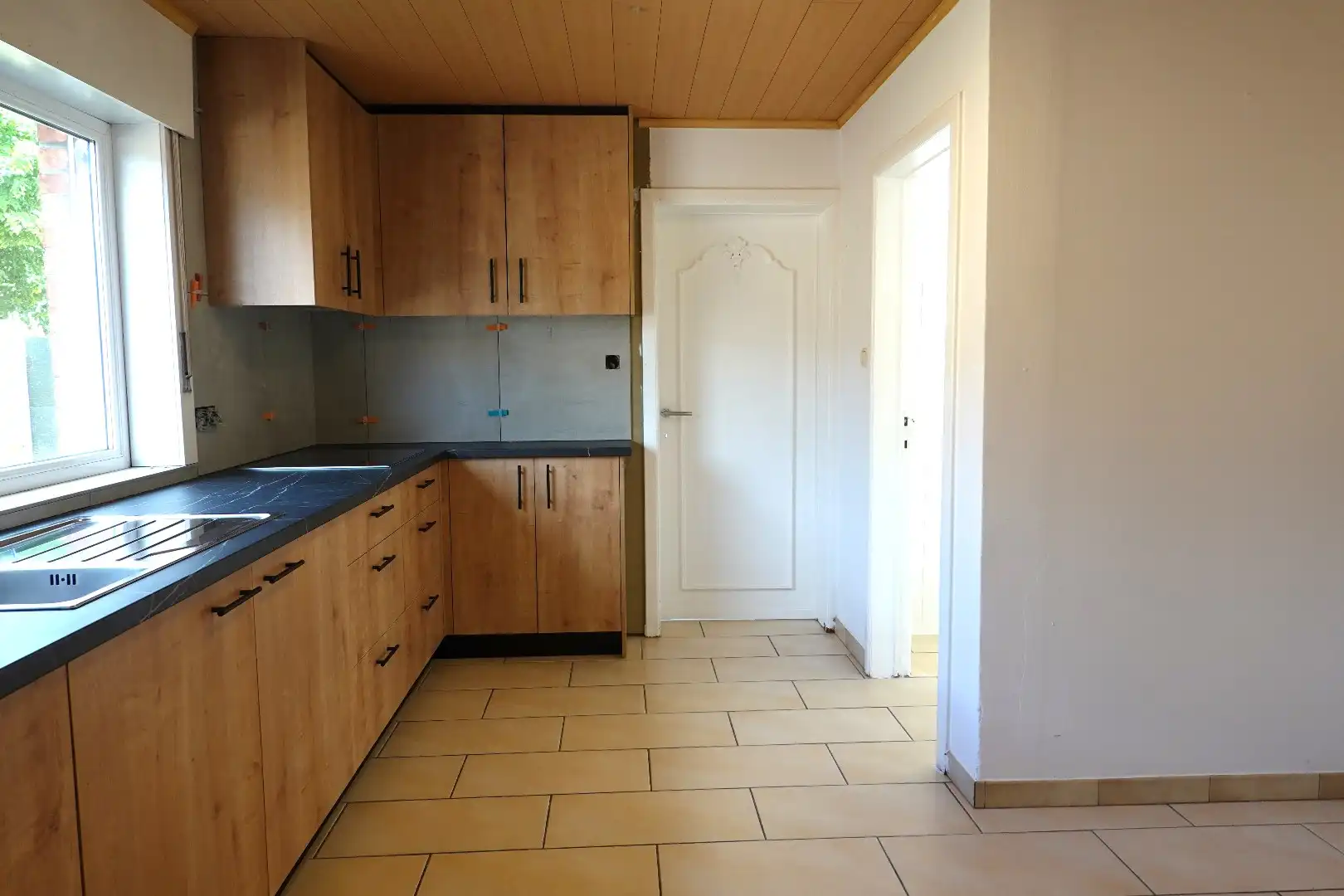 Te huur: ruime woning met 5 slaapkamers, tuin en garage foto 3