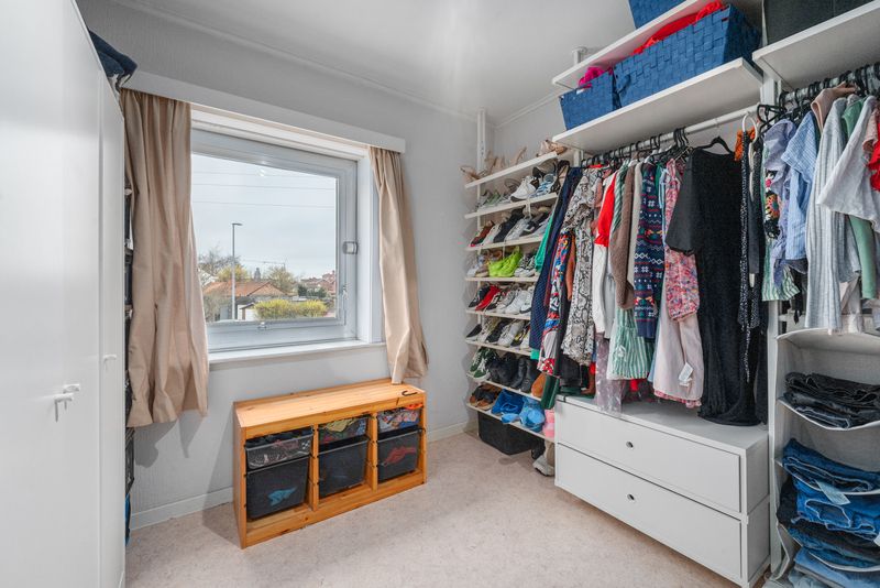 Roeselare : Op te frissen hoekwoning met gezellige tuin  voorzien van 3 slaapkamers&nbsp;en veel potentieel. foto 13