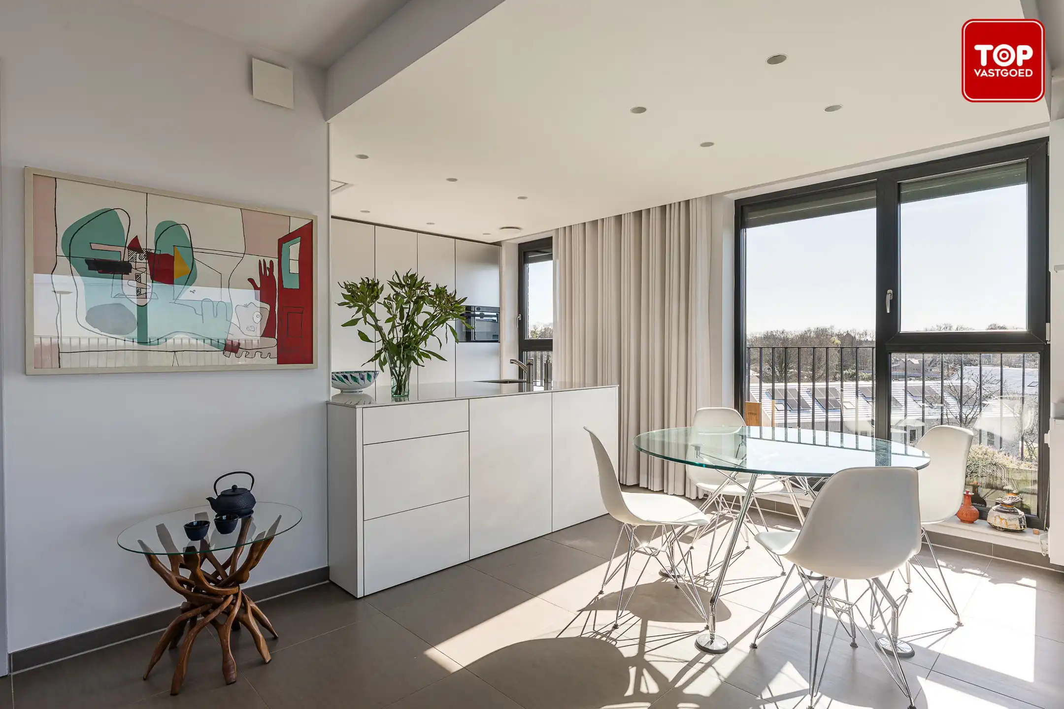 Hoogwaardig afgewerkte penthouse met 45m² terras. 2 slaapkamers, garage en staanplaats!  foto 4