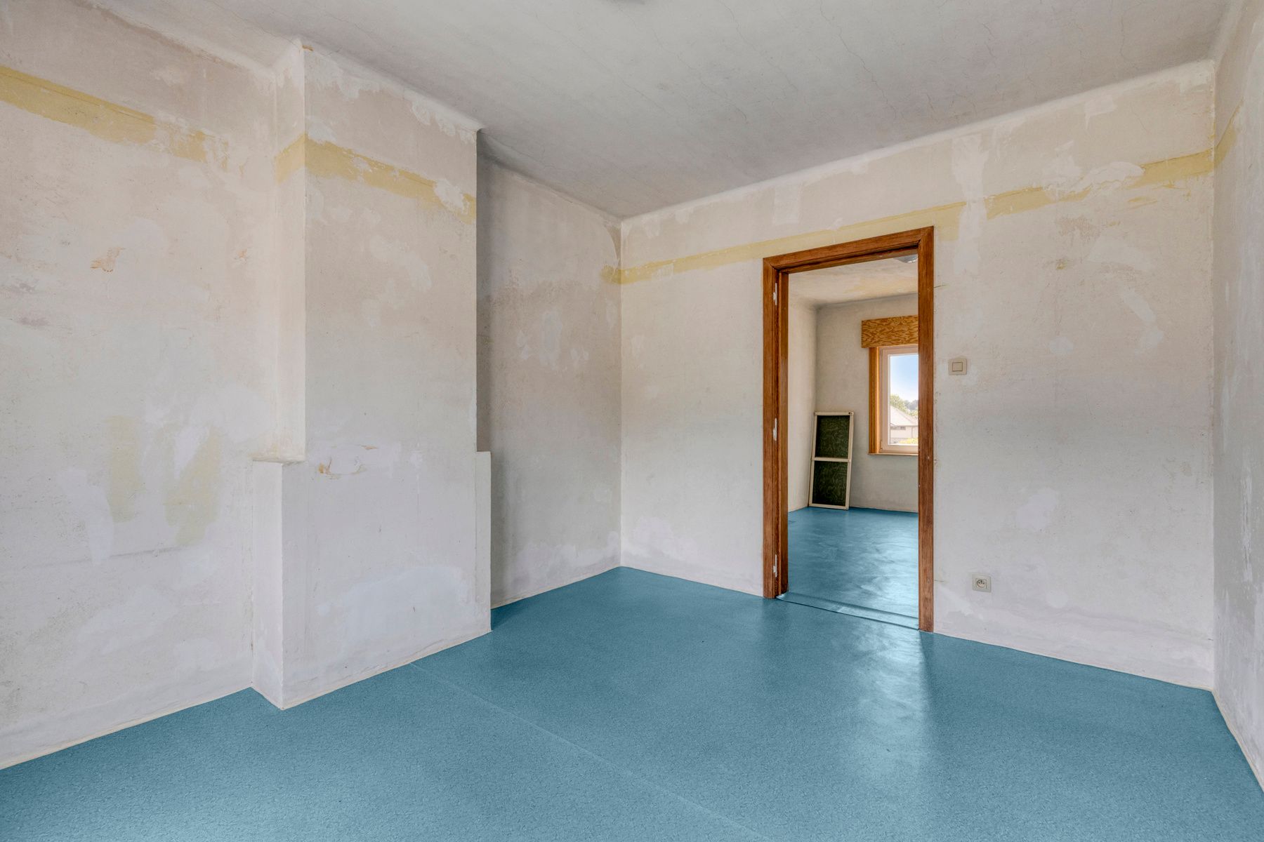Deels te renoveren lichtrijke driegevelwoning  foto 15