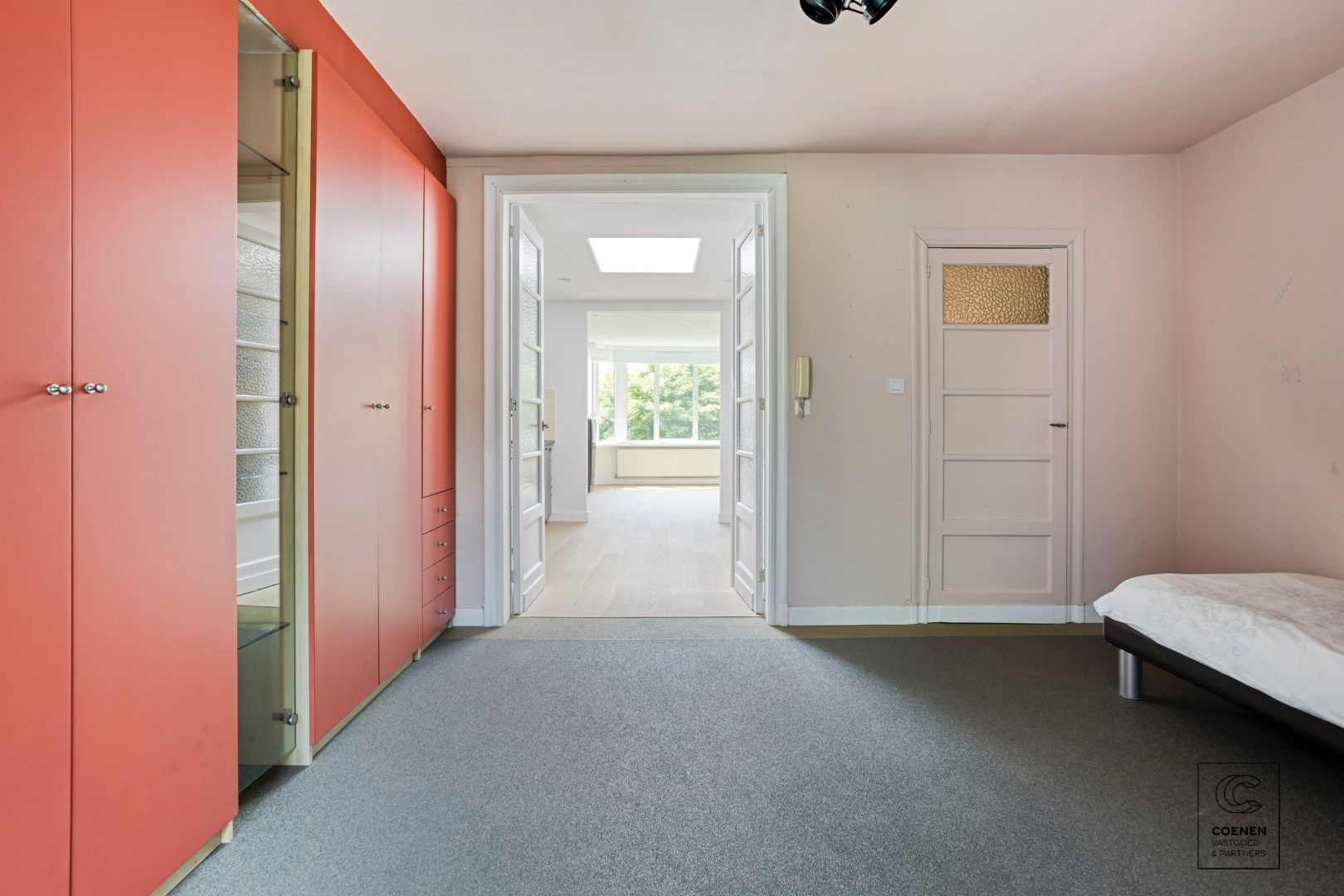 Instapklaar herenhuis van 241 m² met drie slaapkamers, gelegen in Mortsel! foto 23