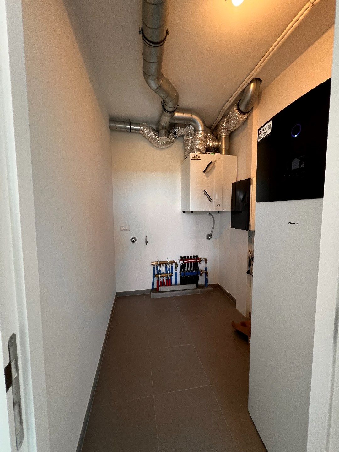 NIEUWBOUW APPARTEMENT MET 2 SLAAPKAMERS, 2 TERRASSEN EN 2 AUTOSTANDPLAATSEN TE HUUR IN CENTRUM IEPER foto 14