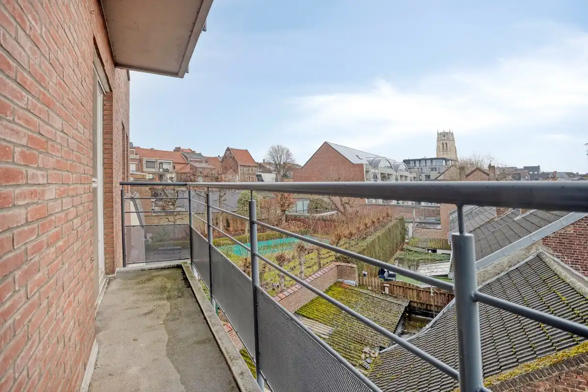 Ruim appartement met 3 slaapkamers, kelderberging en garagebox aan de rand van het centrum foto 16