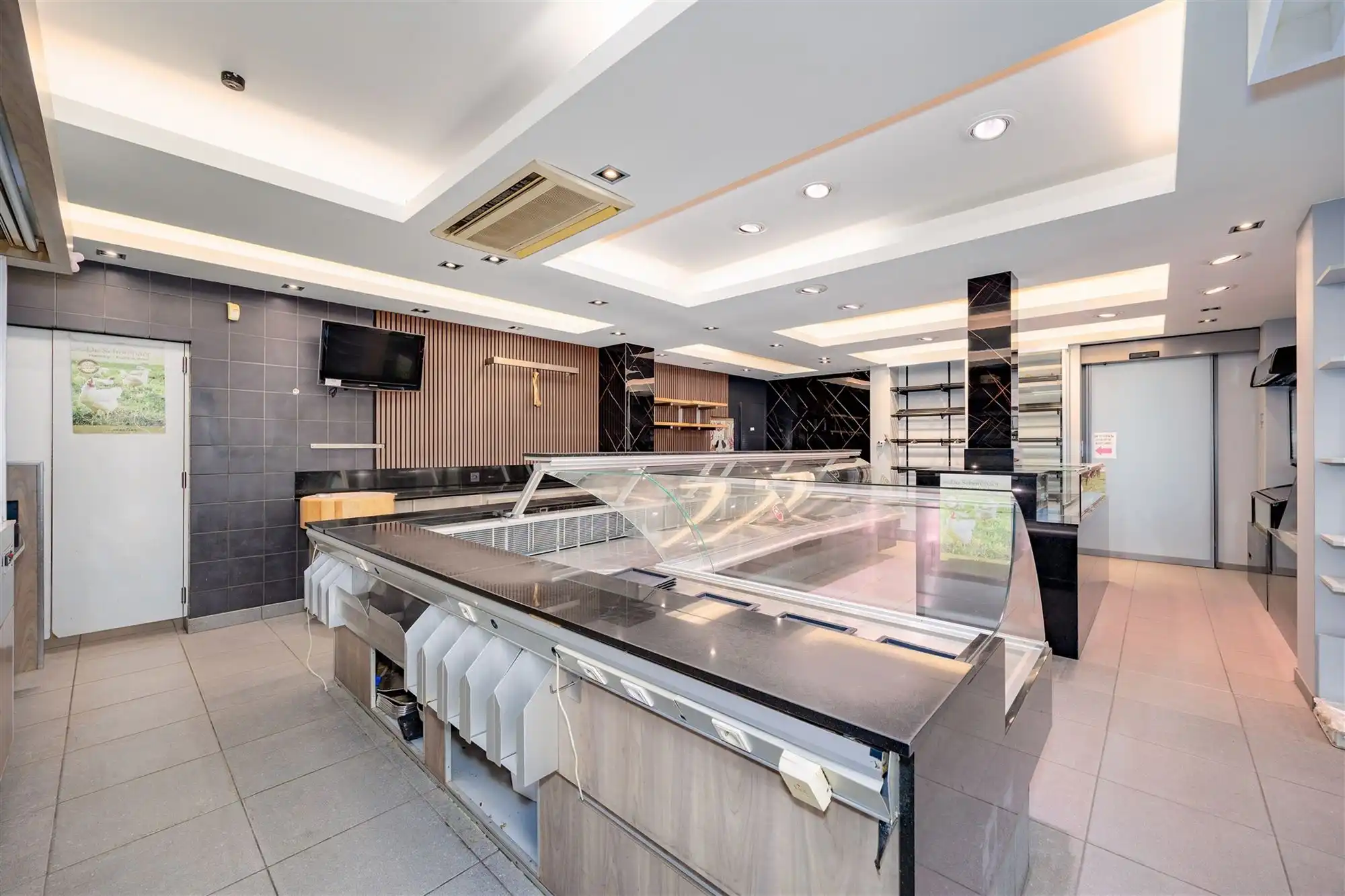 Vergund opbrengsteigendom - handelsglvl + 2 appt foto 3