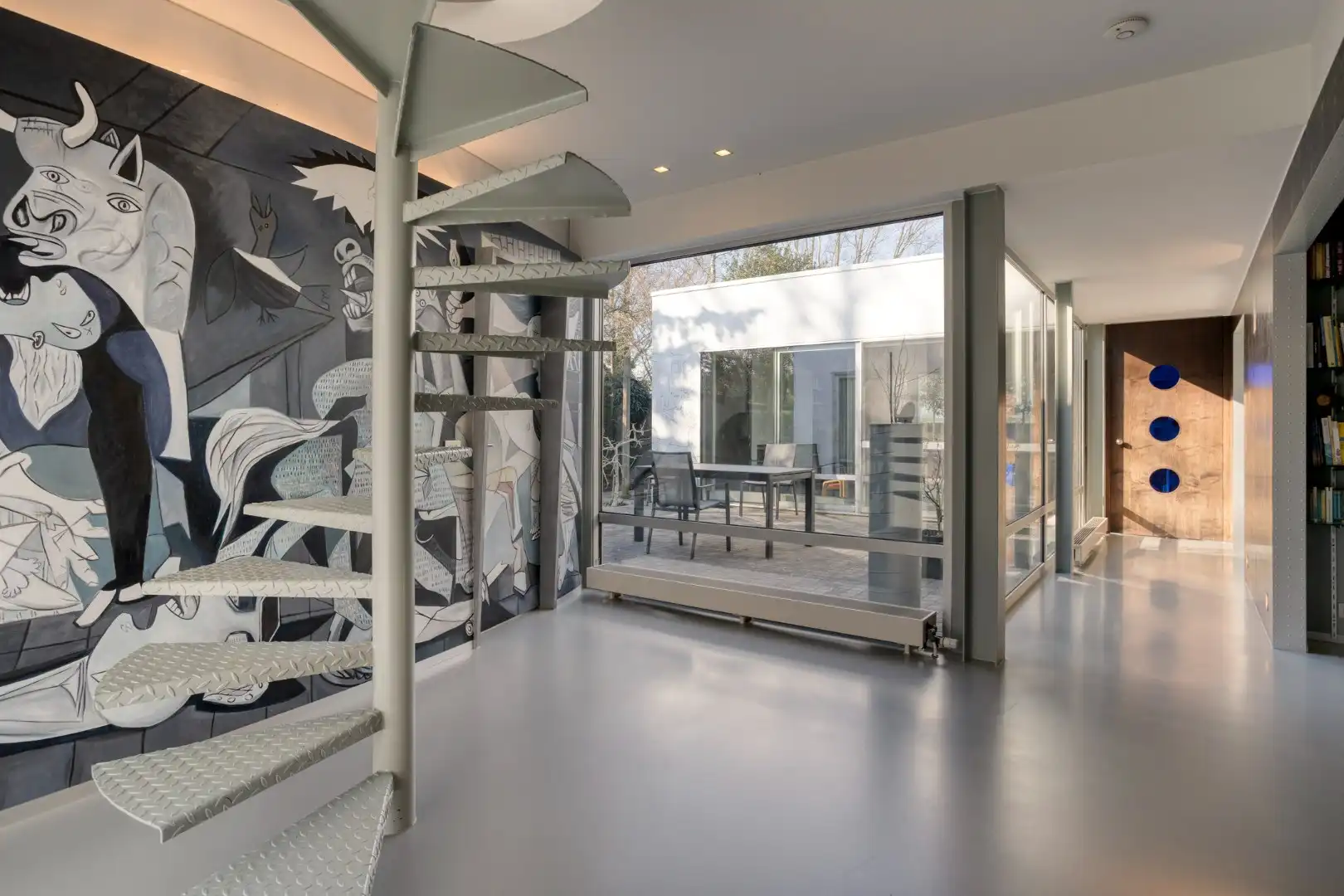 Gelijkvloerse architectenwoning met uitzonderlijke lichtinval op 742 m² foto 3