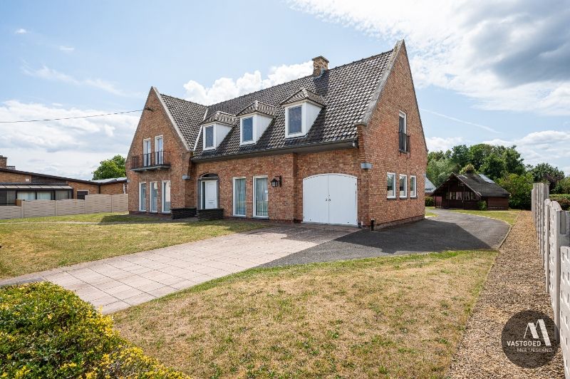 Authentiek renovatieproject boordevol potentieel op 2250m² foto 2
