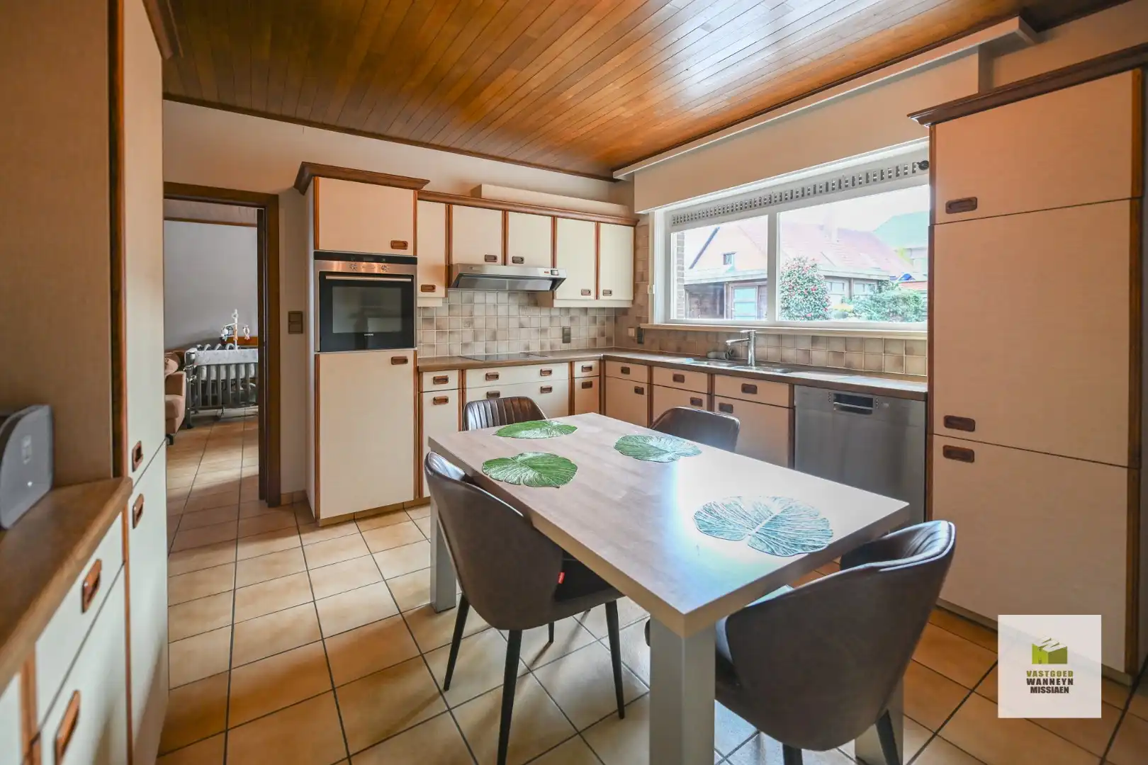 Gelijkvloerse alleenstaande woning met 5 slaapkamers op 657m2 foto 7