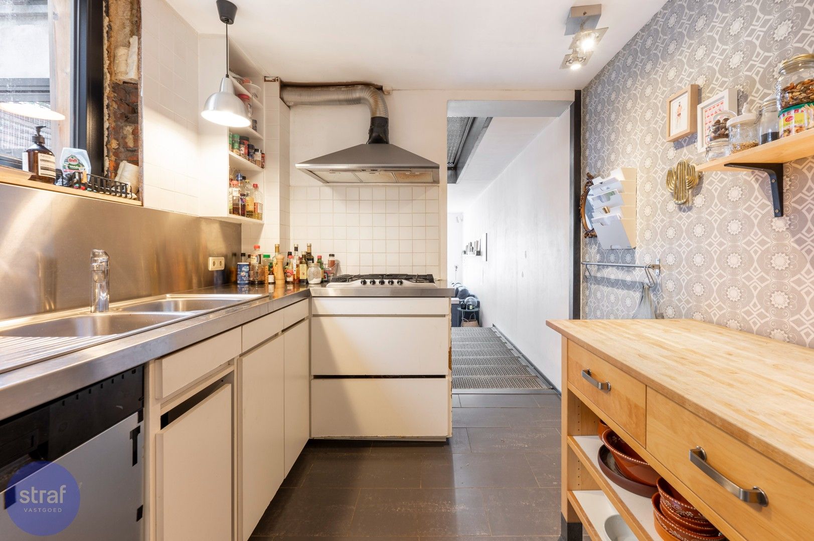 Twee terrassen, vier slaapkamers & tonnen karakter foto 7