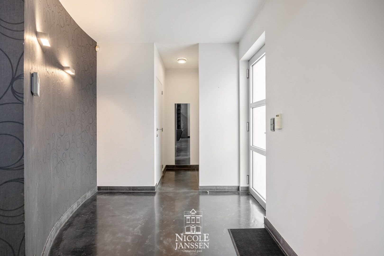 Zeer moderne en luchtige woning  foto 3