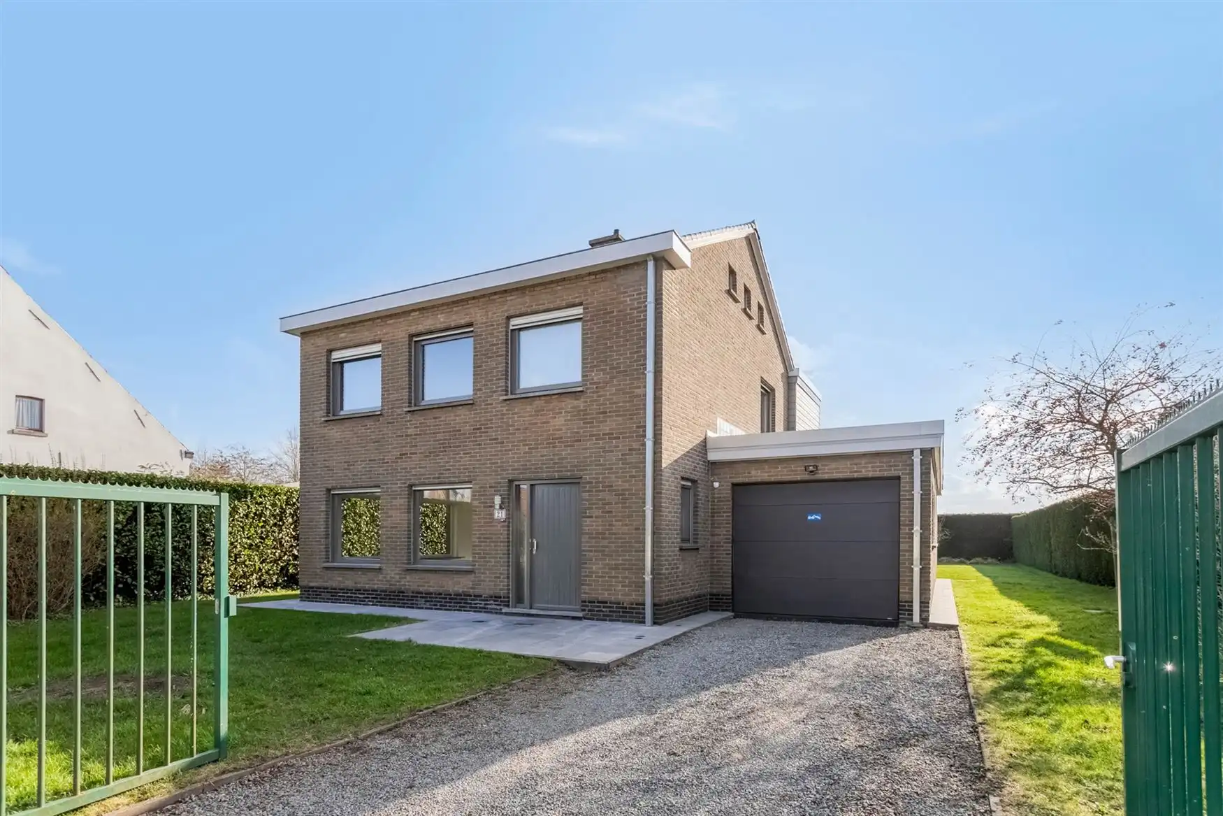 Woning gelegen in rustige, residentiële wijk foto {{pictureIndex}}