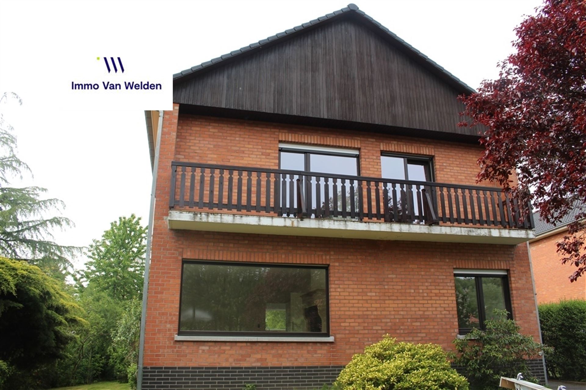 Rustig gelegen ruime woning met grote tuin foto 2