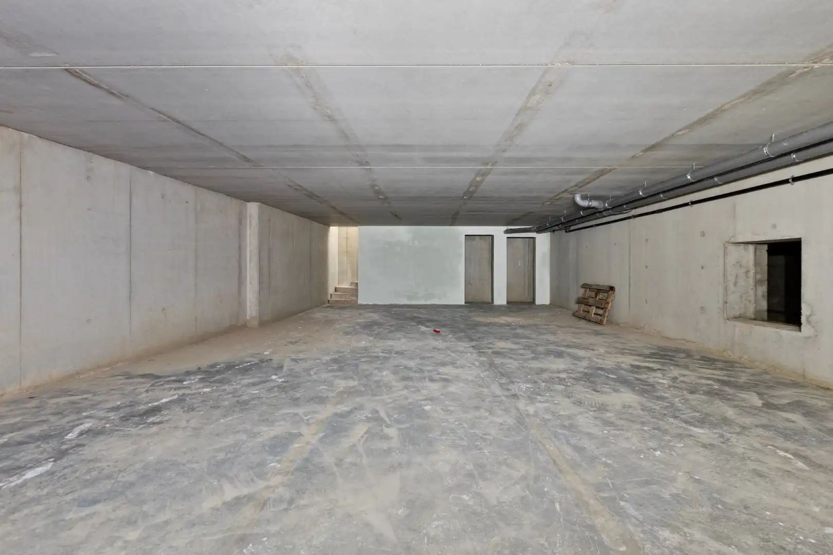 GELIJKVLOERS HANDELSPAND met KELDERRUIMTE TE HUUR/TE KOOP OP A-LOCATIE IN HOUTHALEN CENTRUM   foto 14