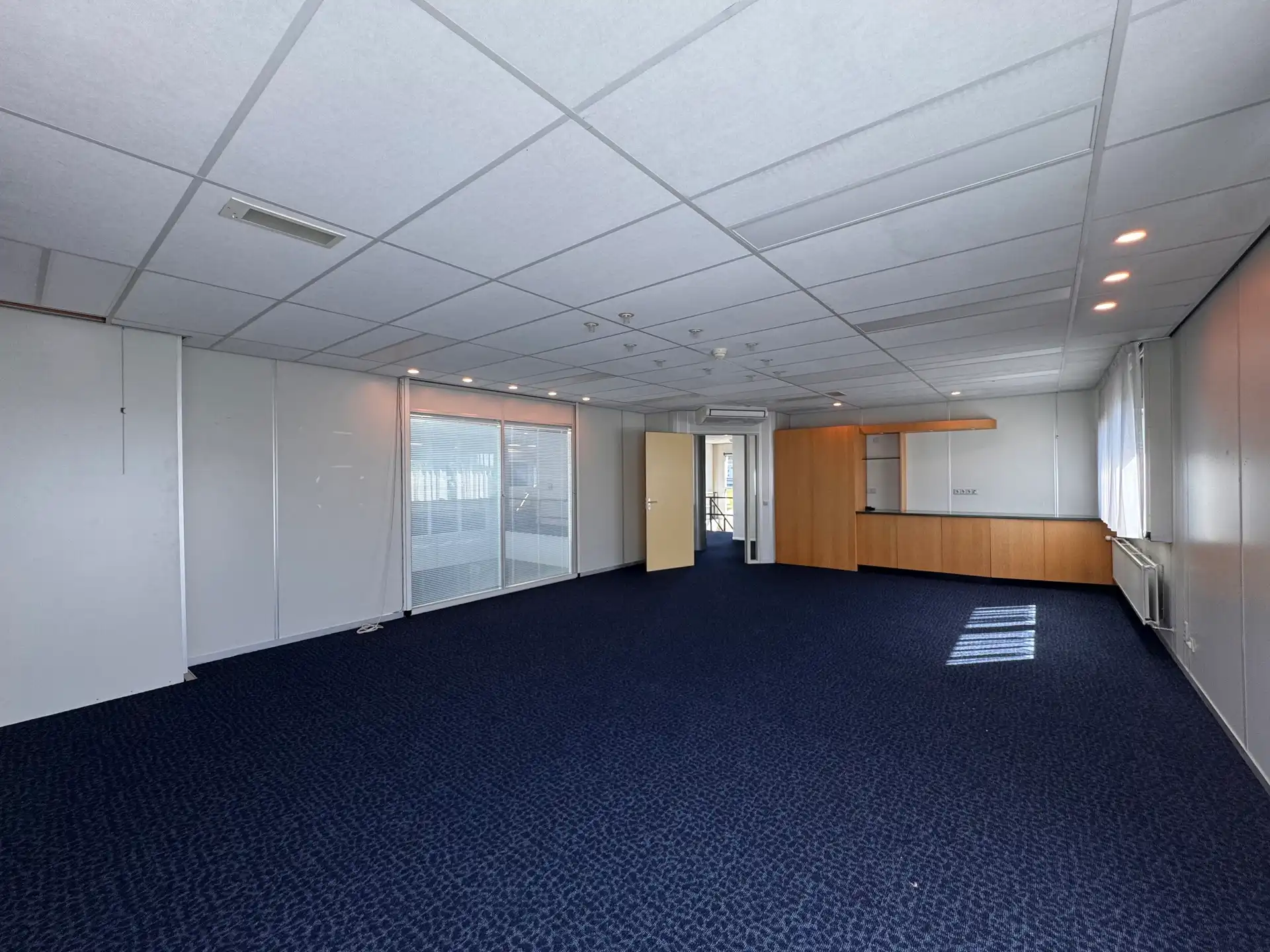 Kantoorgebouw met potentieel op de transportzone te Meer foto 11