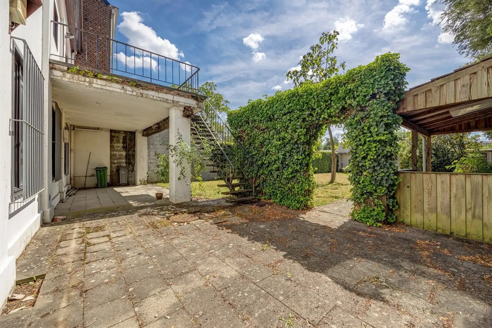 Grote woning in de dorpskern, met tuin en achter-uitweg. 'Must-see'! foto 21