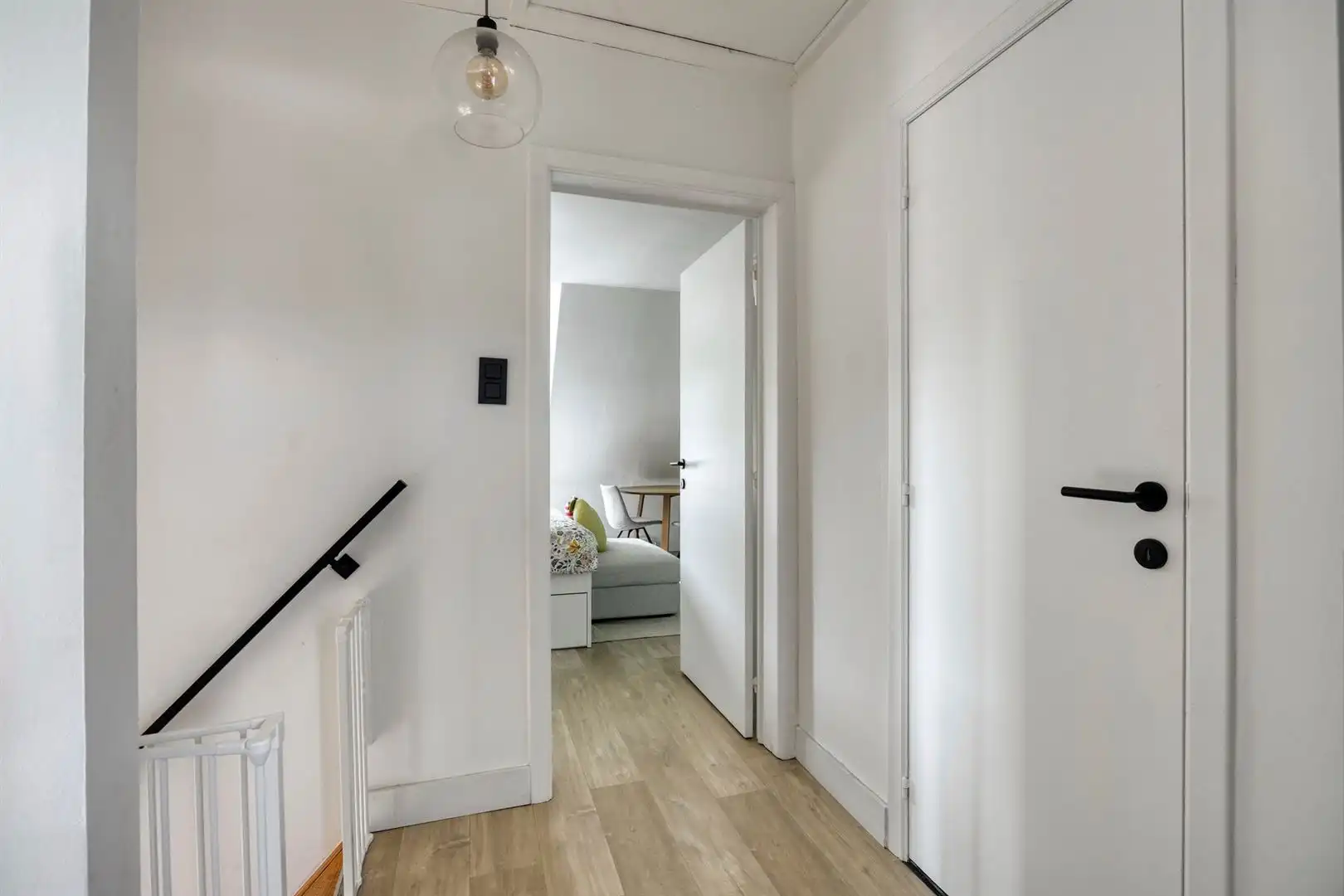 instapklare, hedendaags en stijlvol ingerichte woning met heerlijke tuin en garagebox foto 14