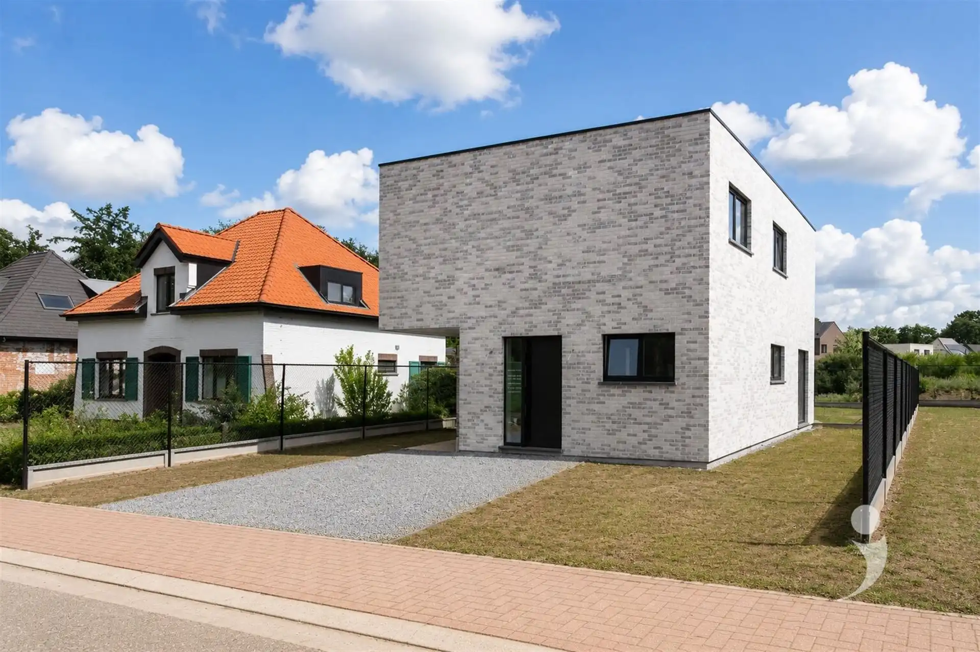 Knappe nieuwbouw woning op een rustige locatie!  foto 2
