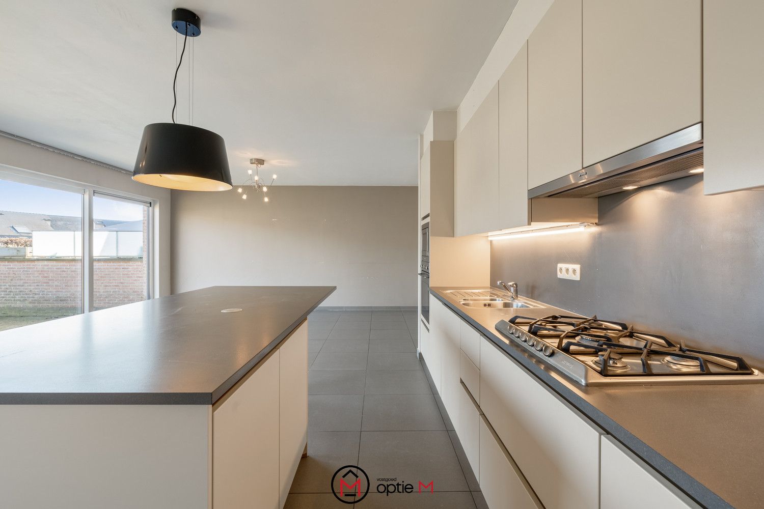 GELIJKVLOERS APPARTEMENT IN BILZEN foto 4