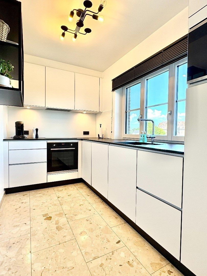 Heel net, energiezuinig en modern 2 slk appartement te Harelbeke te huur. foto {{pictureIndex}}