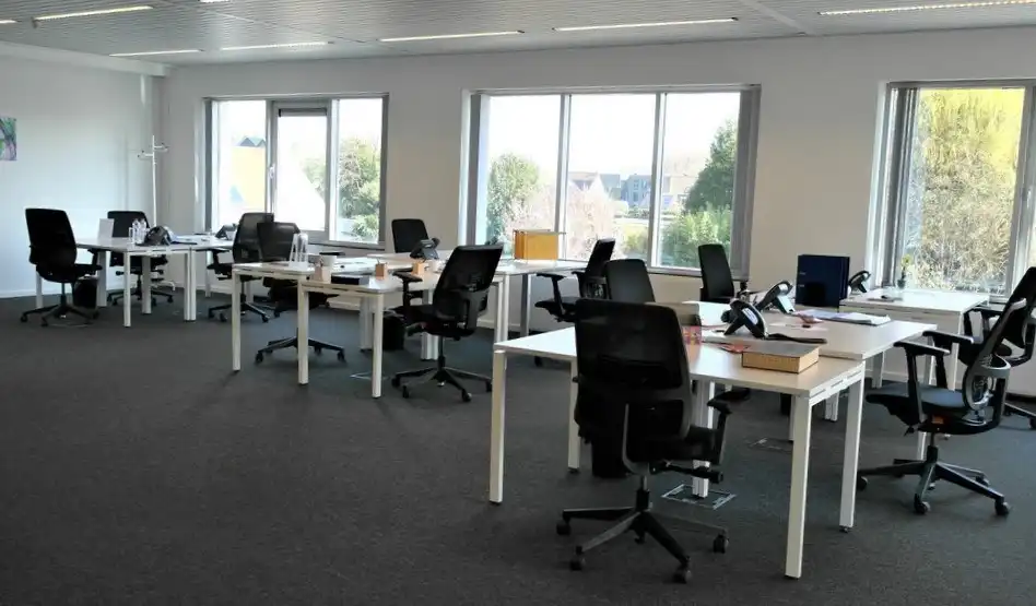 Full-service gemeubelde kantoren vlakbij E40 in Aalst foto 16