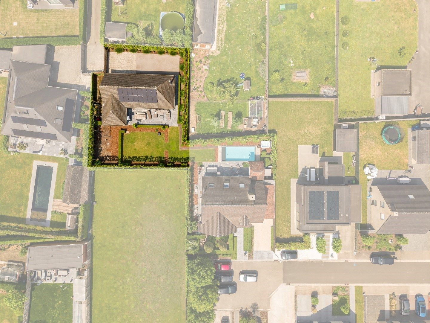 Charmante alleenstaande eigendom met mogelijkheid tot 3 slaapkamers, carport en oprit foto 4