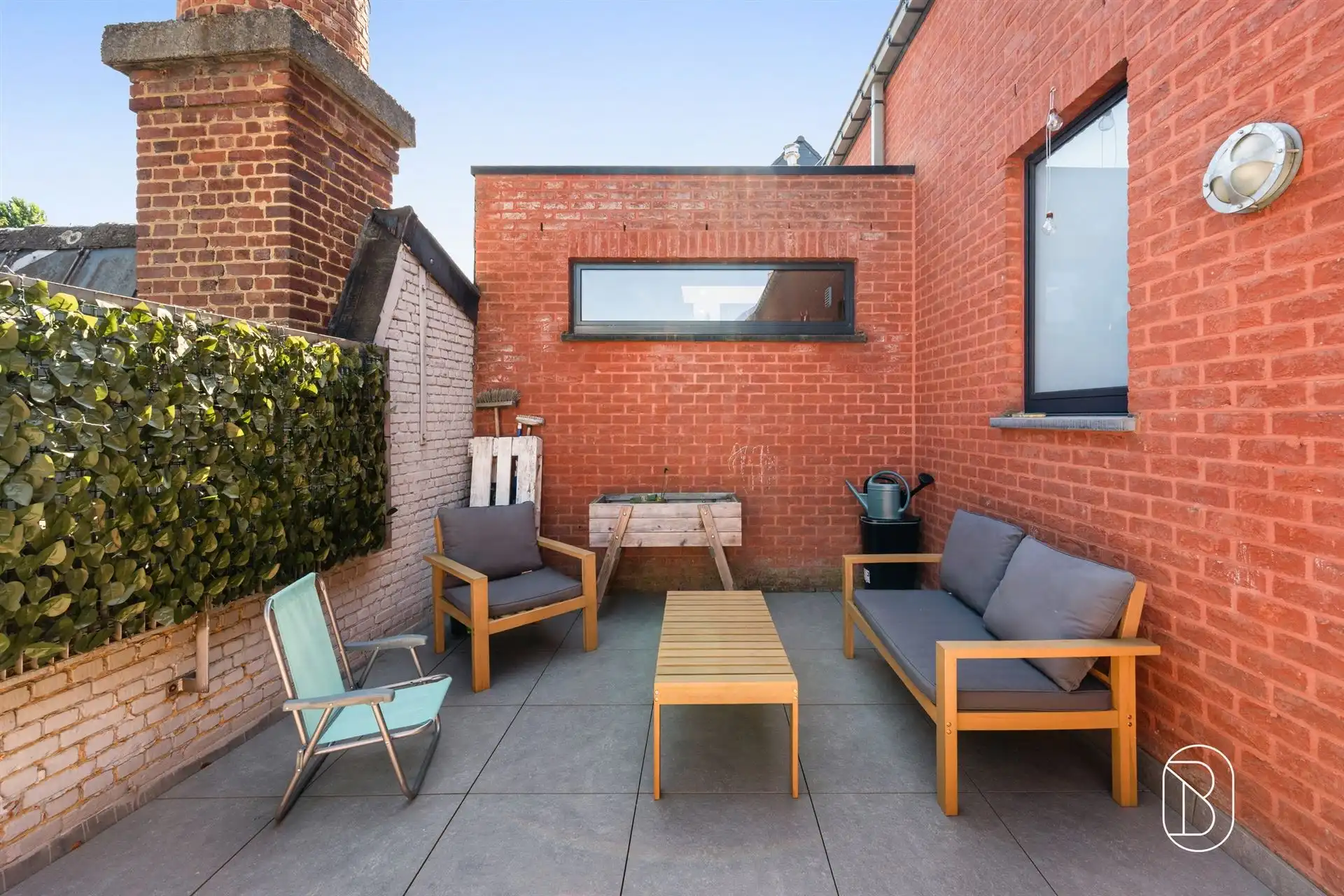 Leuk appartement met gezellig terras, 3 slk en carport.  foto 2