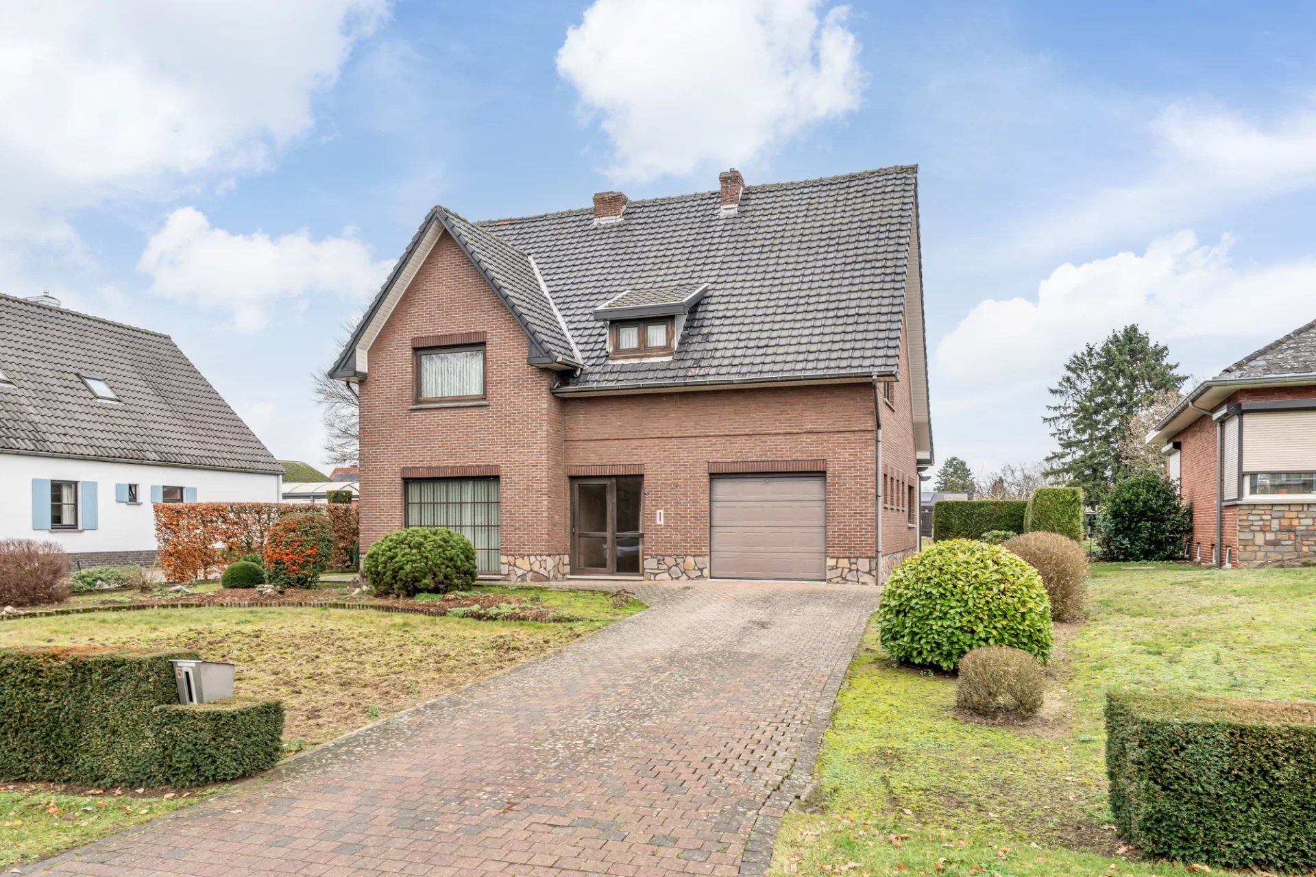 Gezinswoning op ruim perceel te Heusden foto 2