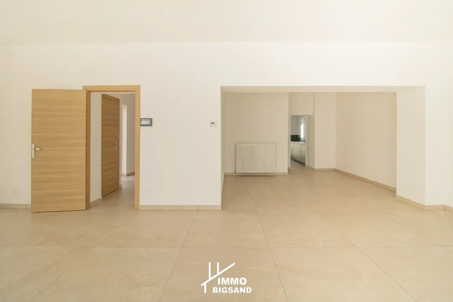 Volledig gerenoveerde woning met 4 slaapkamers, 2 badkamers en ruim bijgebouw foto 7