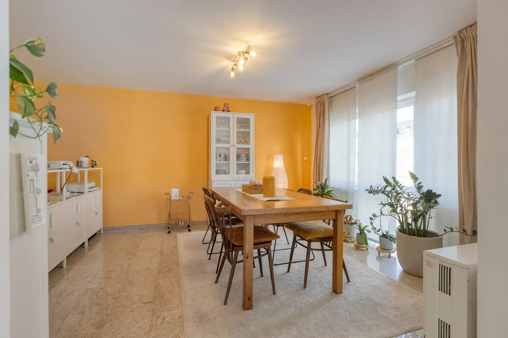 Karaktervol en instapklaar appartement met 2 slaapkamers, terras én garage in het centrum van Zutendaal. foto 14