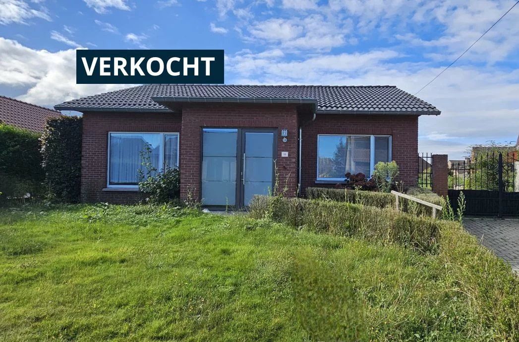 Charmante gelijkvloerse woning in een rustige residentiële omgeving. foto {{pictureIndex}}
