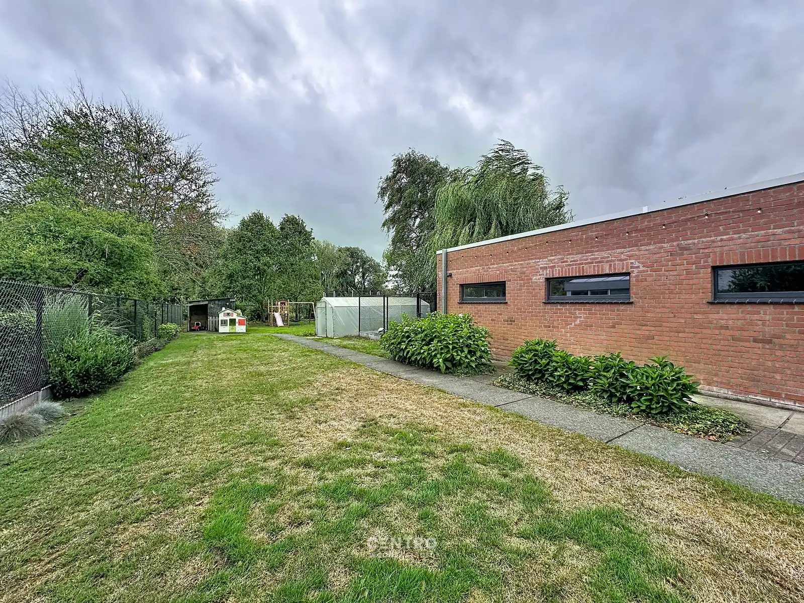 GERENOVEERDE VILLA  met 5 slpks, opslagruimte en ZUIDgerichte tuin! foto 27