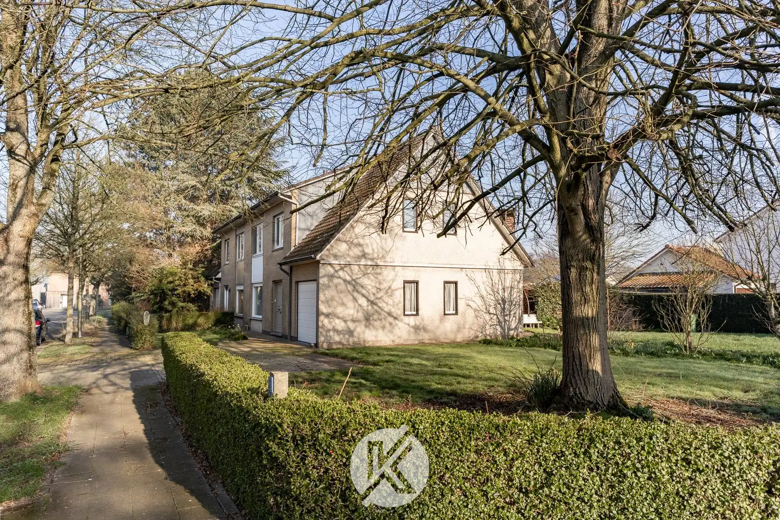 Woning in rustige wijk met renovatiepotentieel foto 24