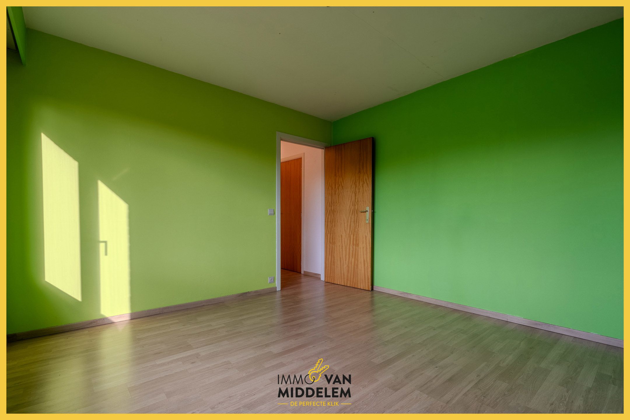 LICHTRIJK EN RUIM APPARTEMENT MET 2 KAMERS & GARAGE  foto 12