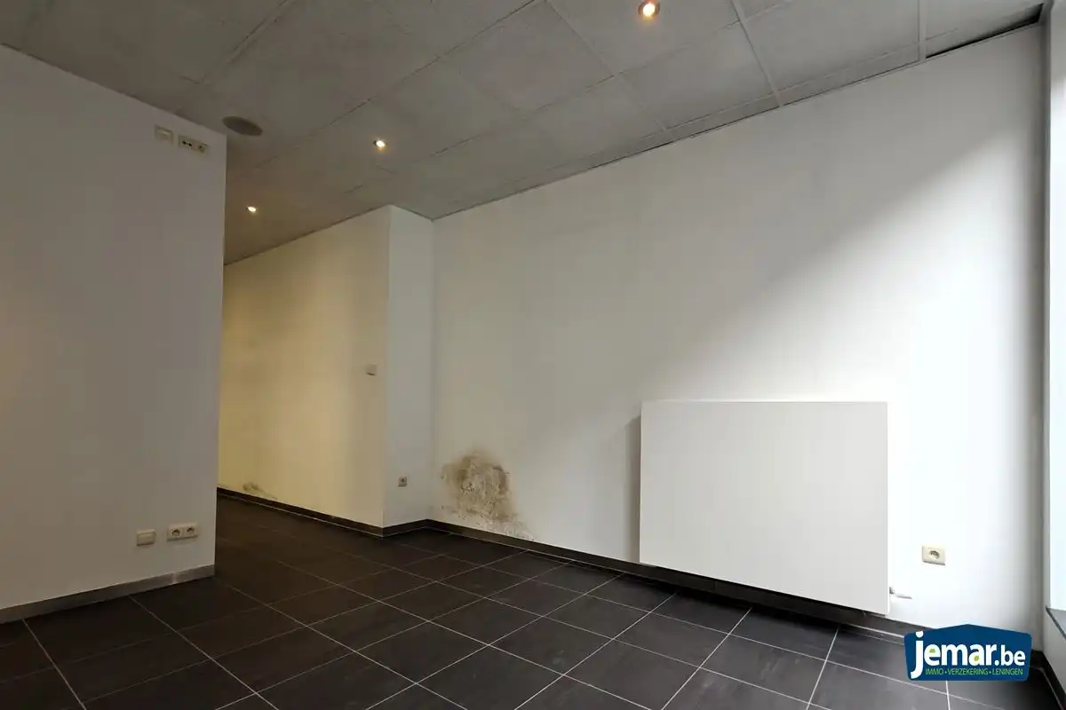 Op te frissen handelspand op top locatie in het centrum van Borgloon foto 6