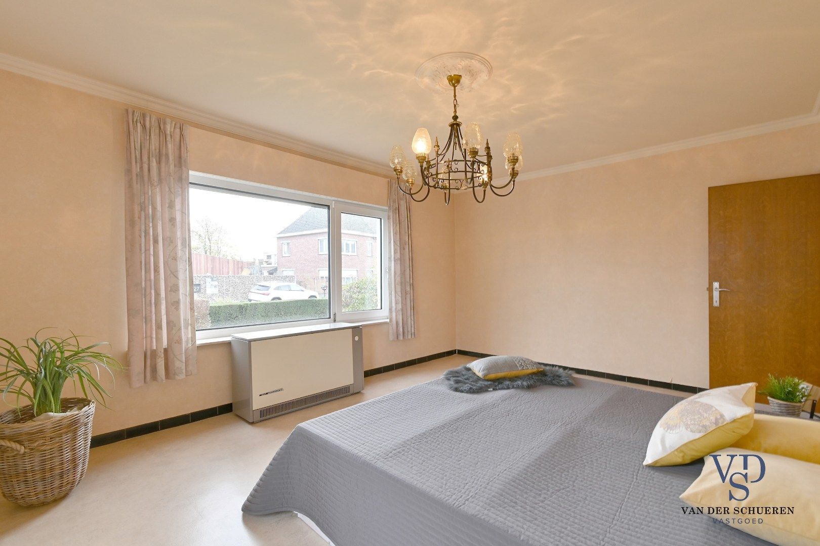 Bungalowwoning met afzonderlijke loods foto 14