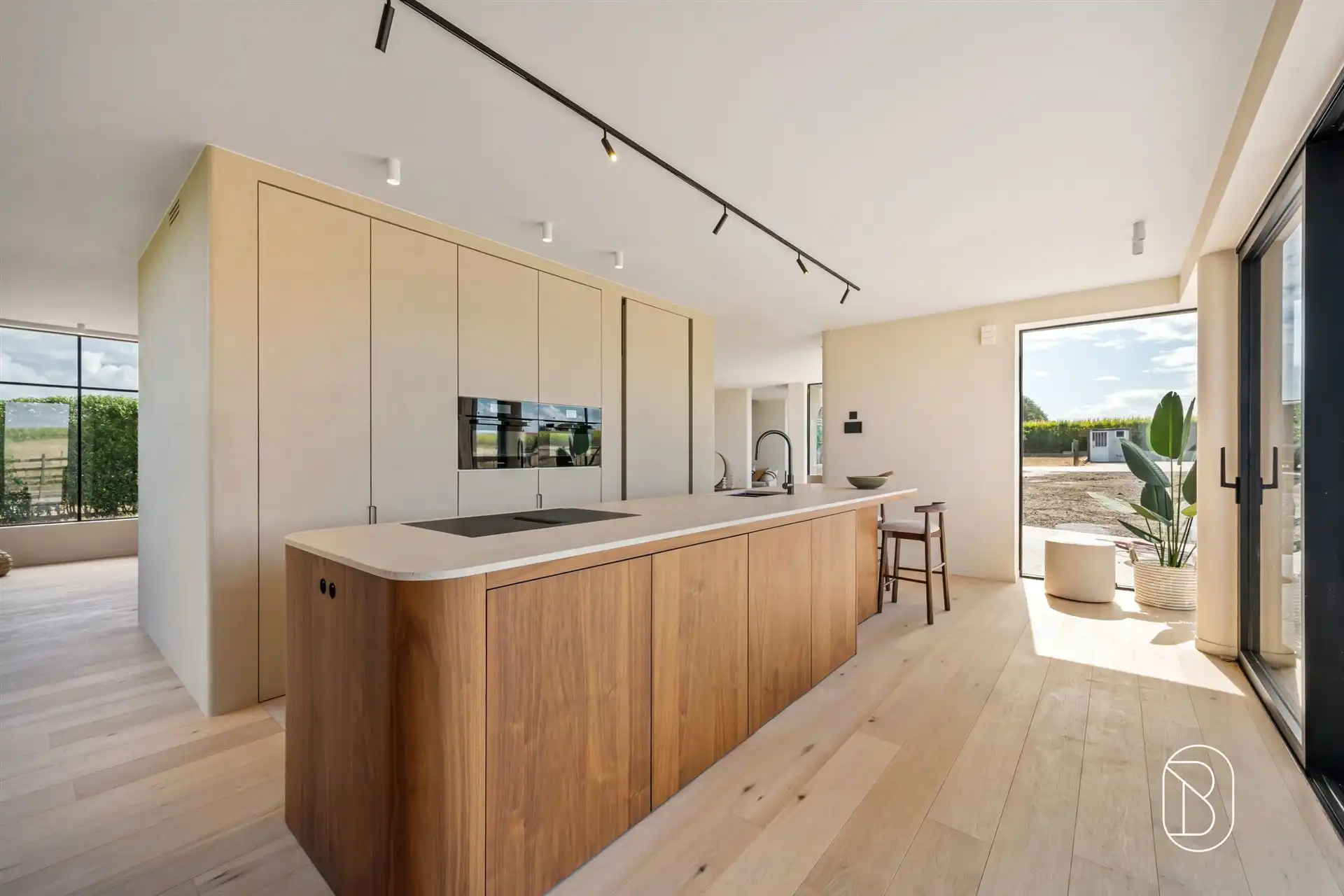 Prachtig gelegen klassewoning met paardenstallen.  foto 15