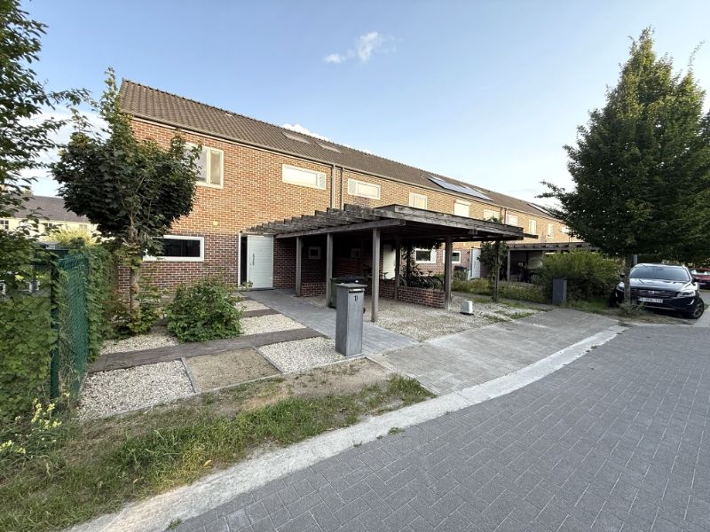 Rustig gelegen woning met mooie tuin en carport foto 18