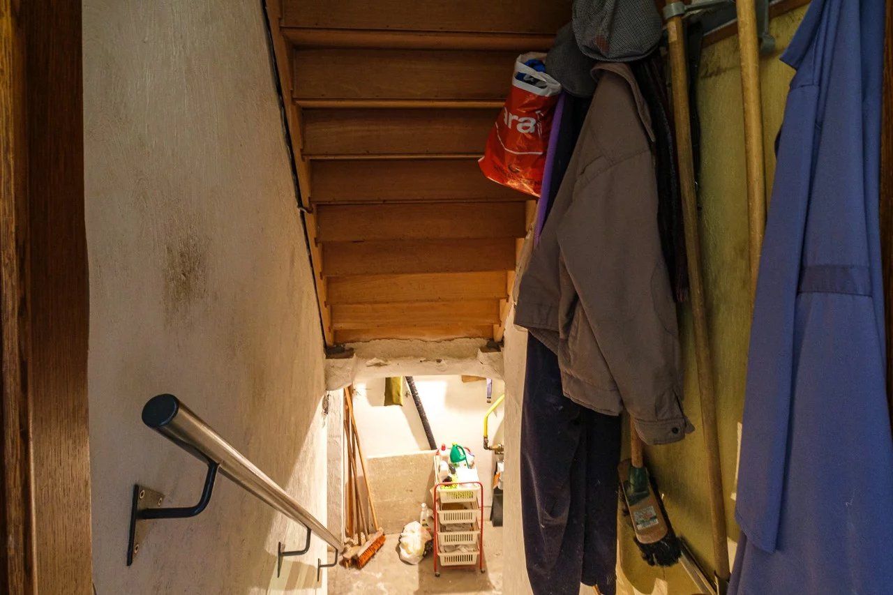 Ruime, op te knappen villa met handelsruimte foto 14