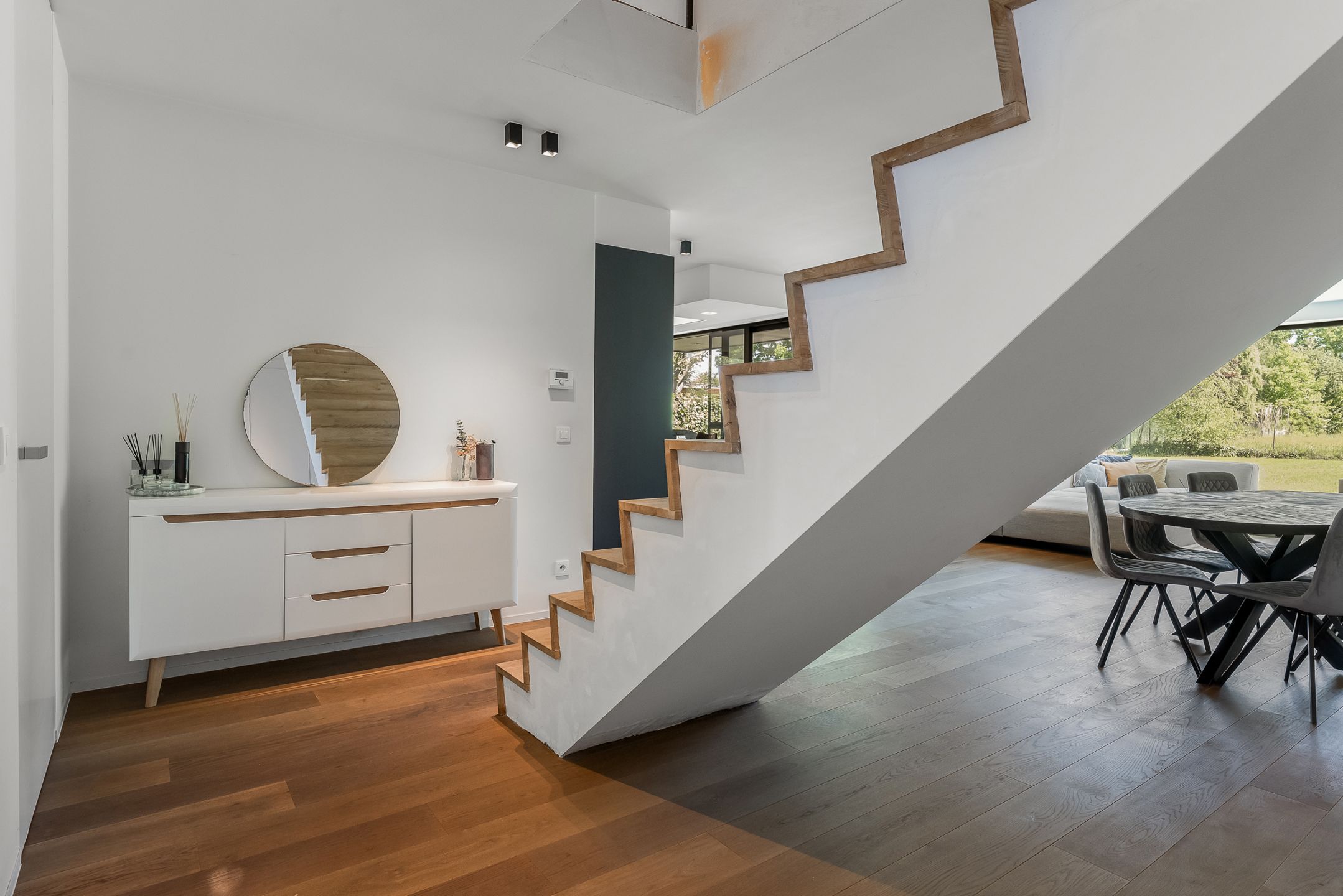 Strakke architectuur en moderne luxe in Diepenbeek foto 12