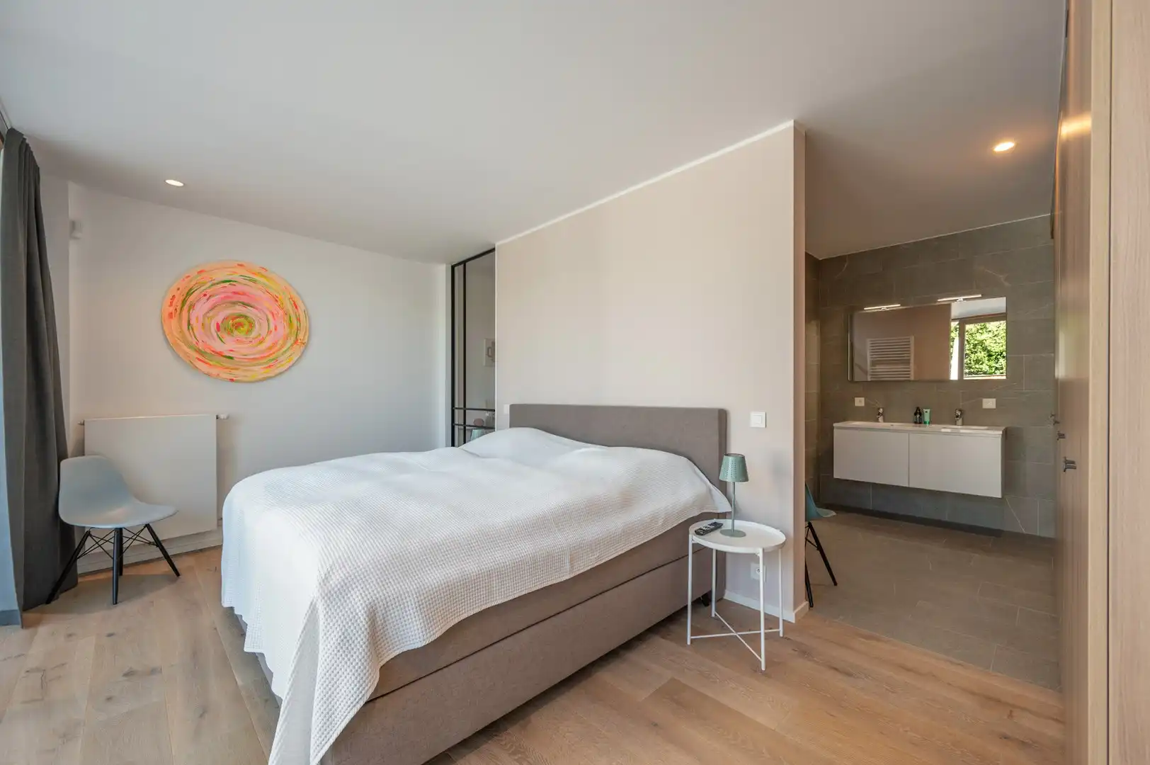Recente woning aan het karaktervolle Oosthoekplein. foto 13