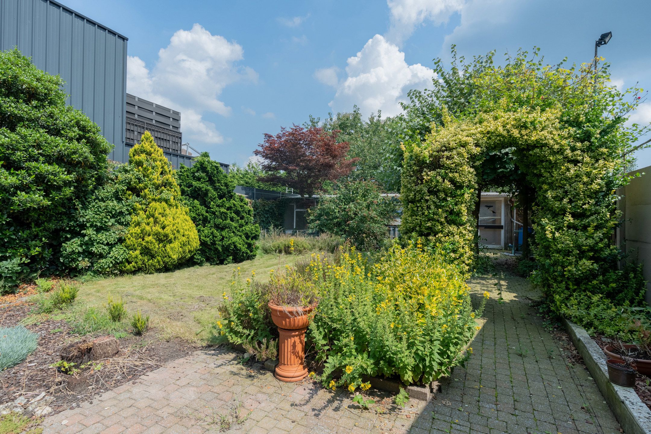 Te renoveren woning met 3 slpks op mooi perceel van 295 m² foto 24