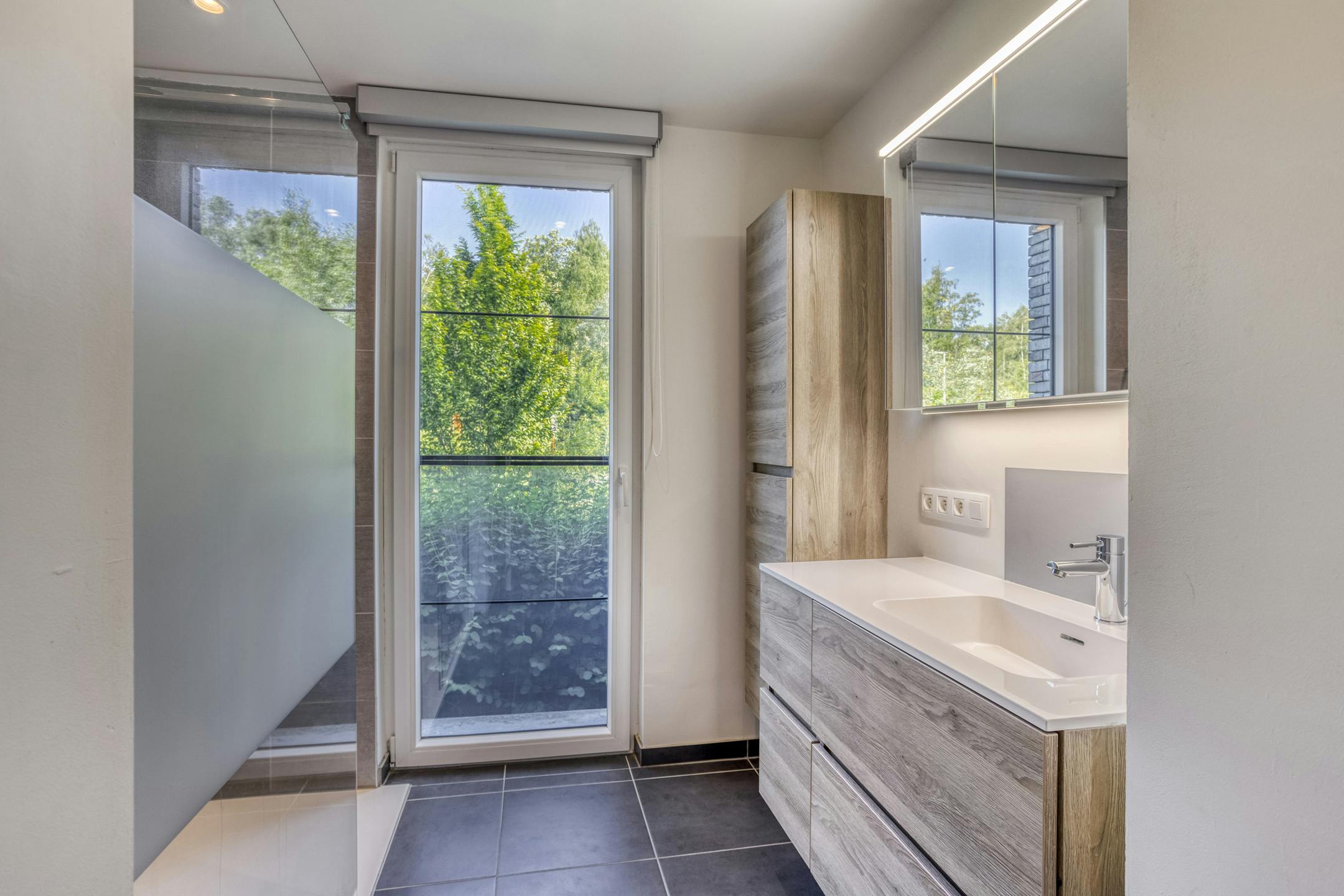 Energiezuinig gelijkvloers appartement met terras in Boom foto 9