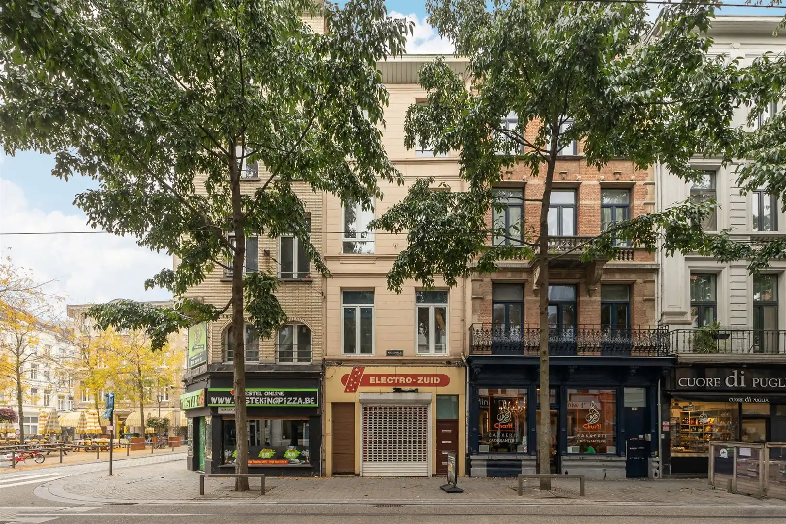 Te renoveren opbrengsteigendom op premium locatie foto {{pictureIndex}}