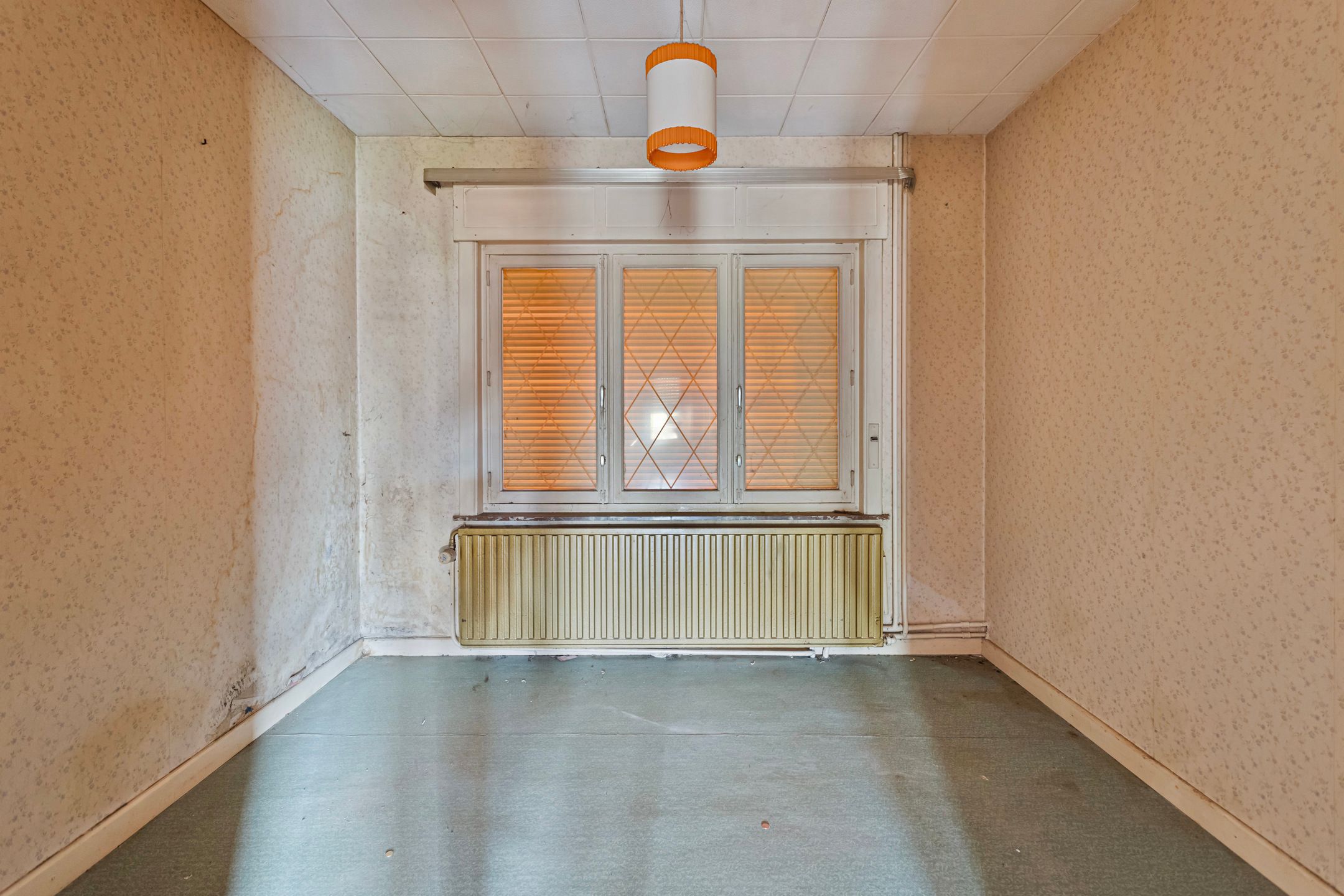 Ruime, te renoveren woning op toplocatie foto 8