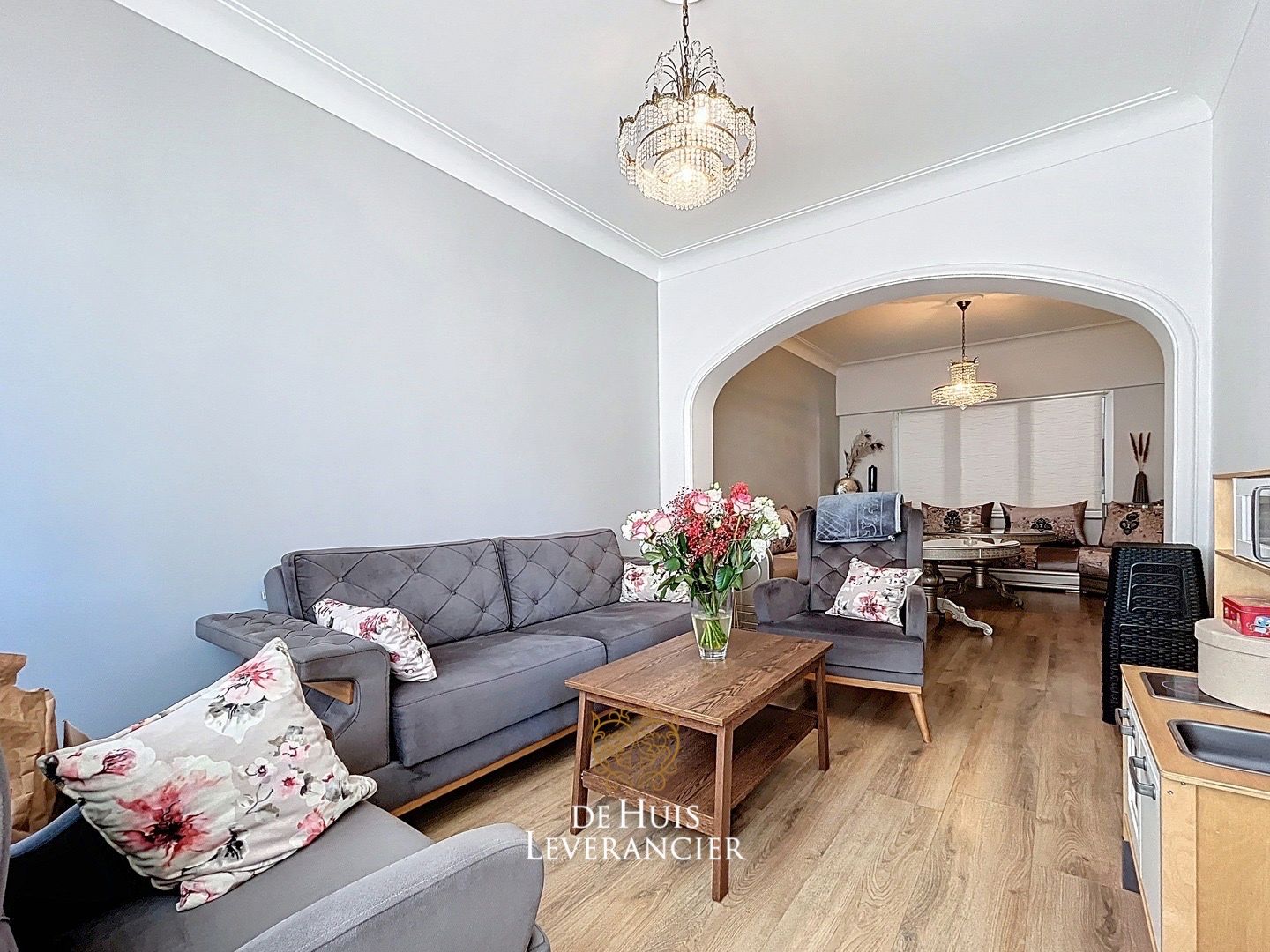 Prachtige, gerenoveerde woning met tuin en garage op toplocatie te koop in Mortsel! foto 15