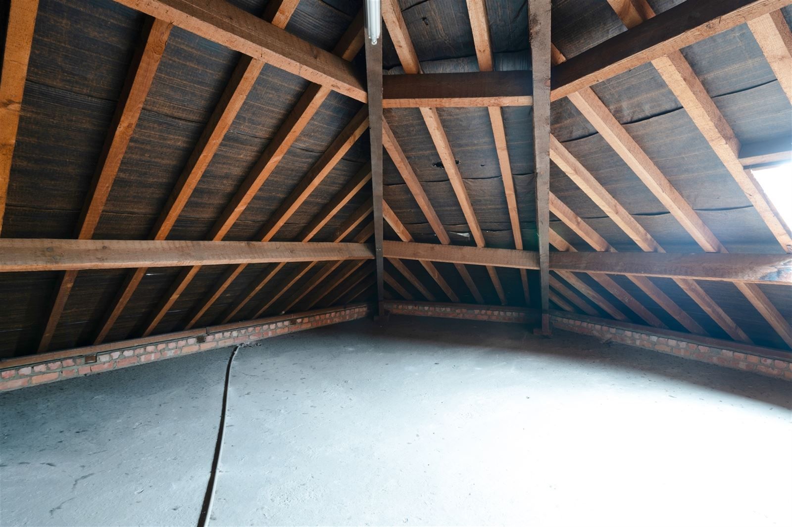 Handelswoning met appartement, garage en parkeerplaats foto 16